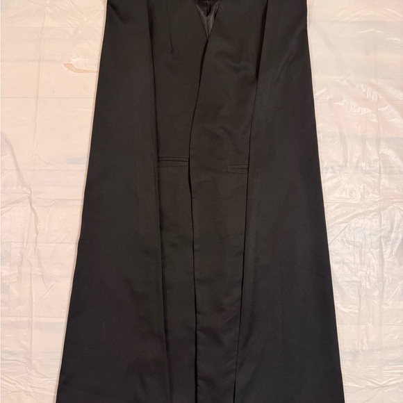 Black Sleeveless Vest Cloak - Picture 2 of 6